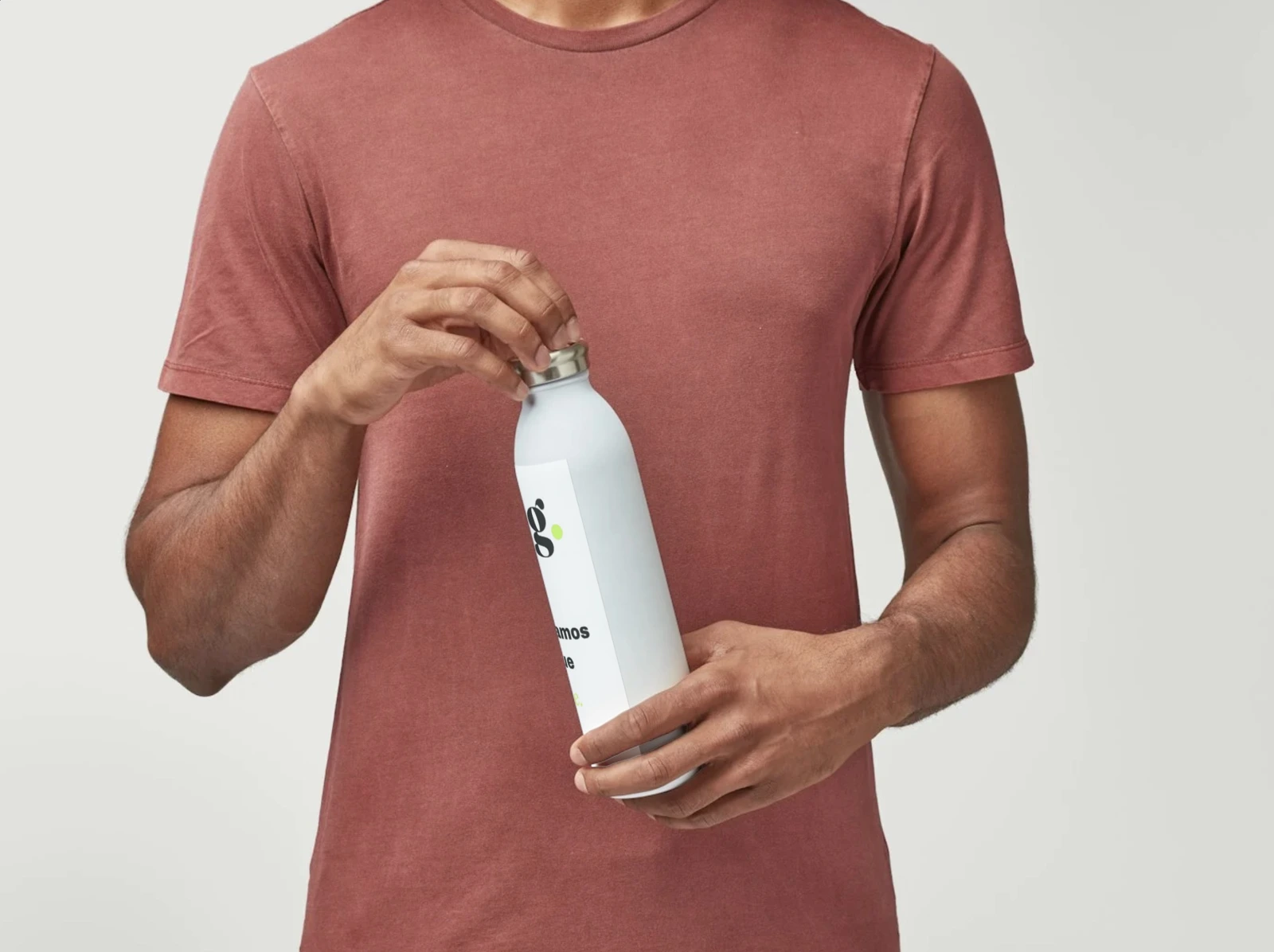Trinkflaschen: Die Flasche in der Hand.